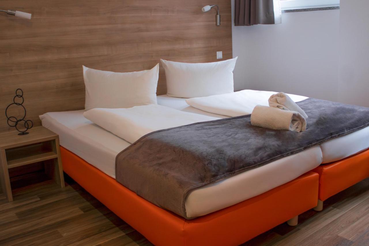 Orange Hotel Und Apartments Neu-Ulm Exteriör bild