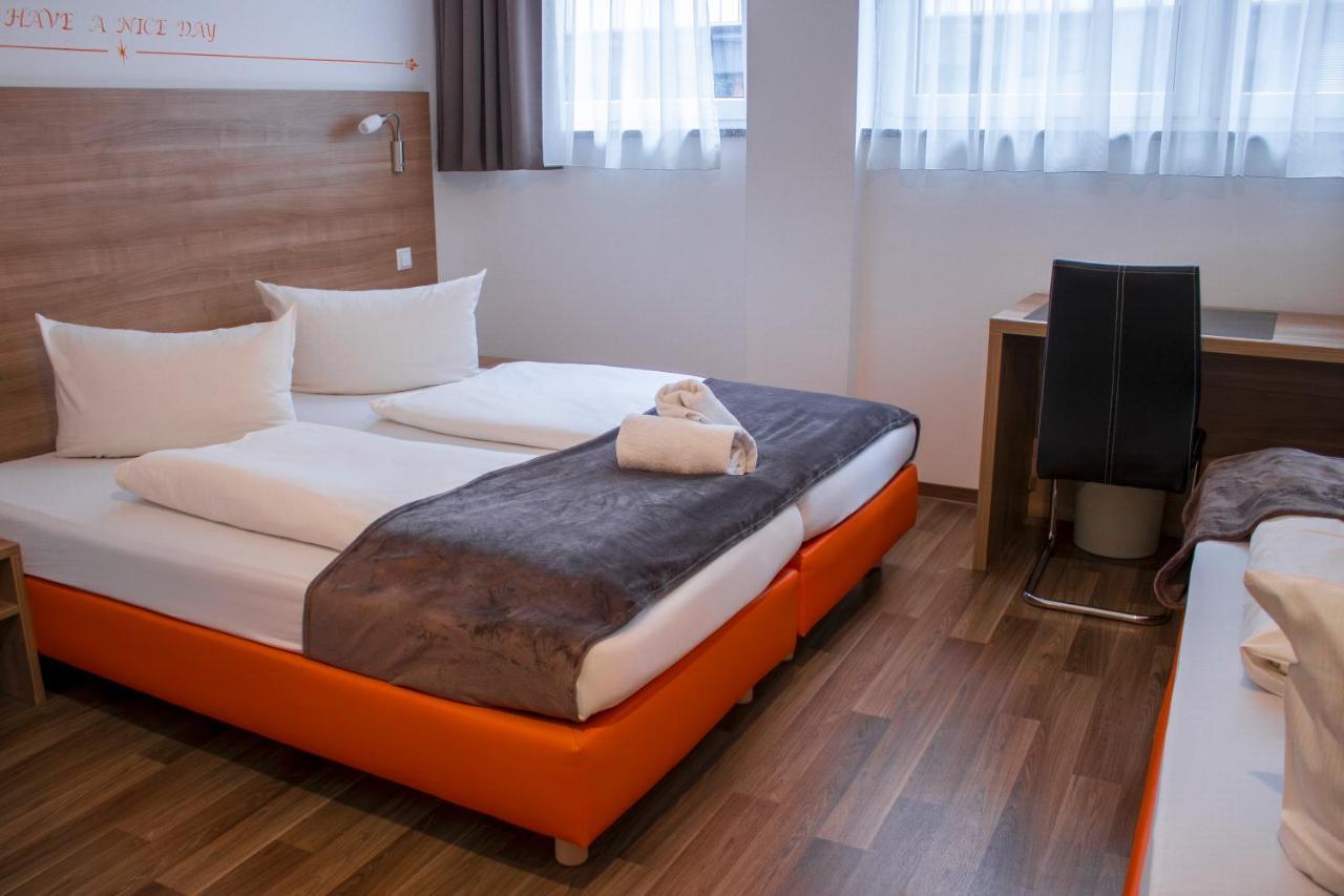 Orange Hotel Und Apartments Neu-Ulm Exteriör bild