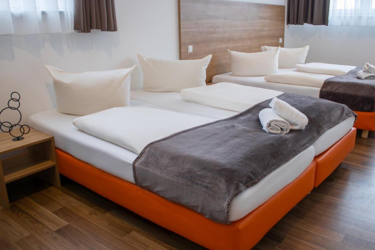 Orange Hotel Und Apartments Neu-Ulm Exteriör bild
