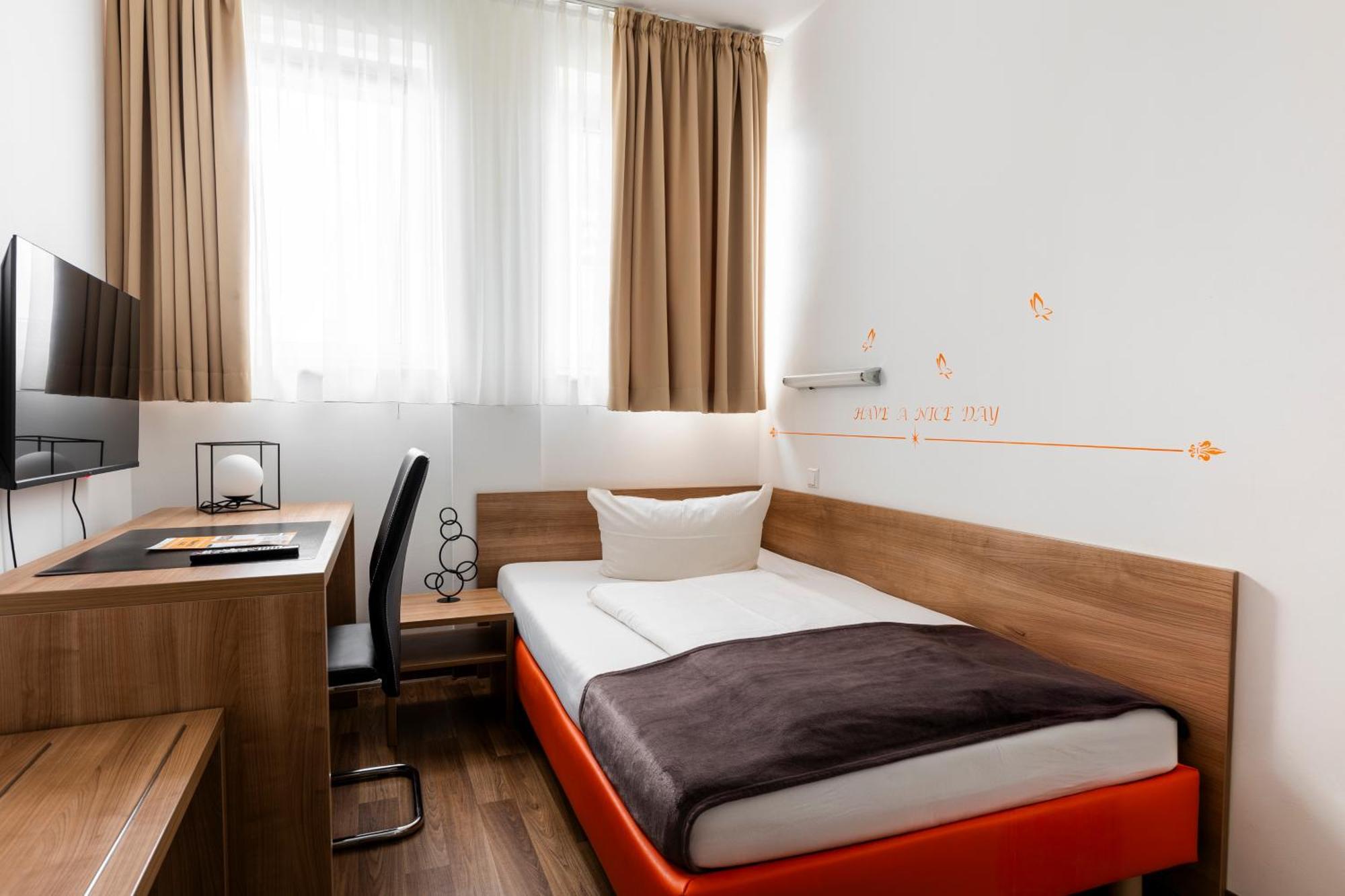 Orange Hotel Und Apartments Neu-Ulm Exteriör bild