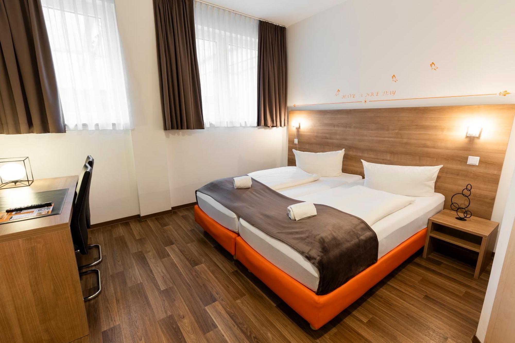 Orange Hotel Und Apartments Neu-Ulm Exteriör bild
