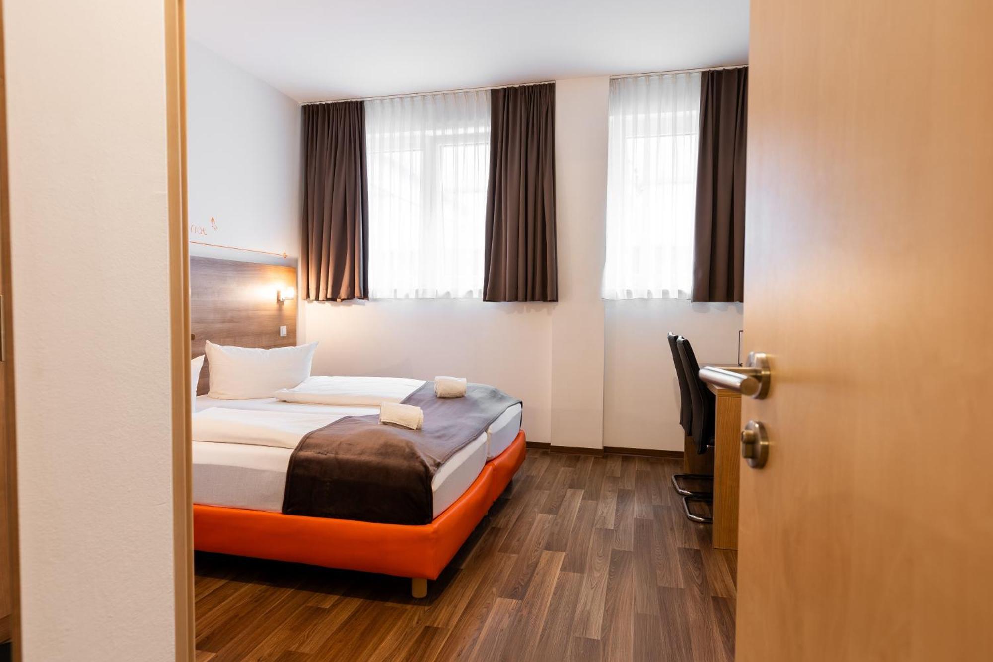 Orange Hotel Und Apartments Neu-Ulm Exteriör bild