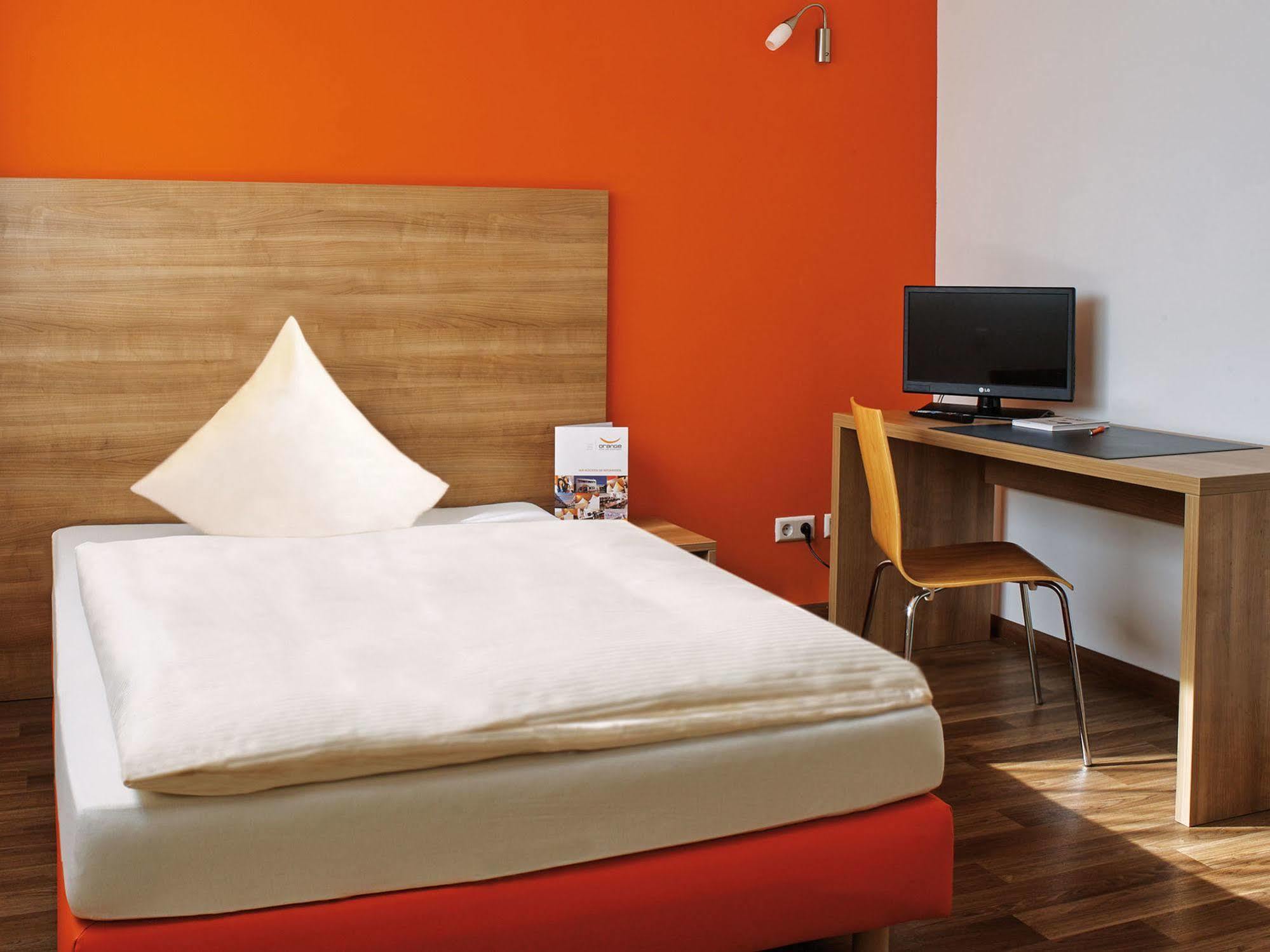 Orange Hotel Und Apartments Neu-Ulm Exteriör bild